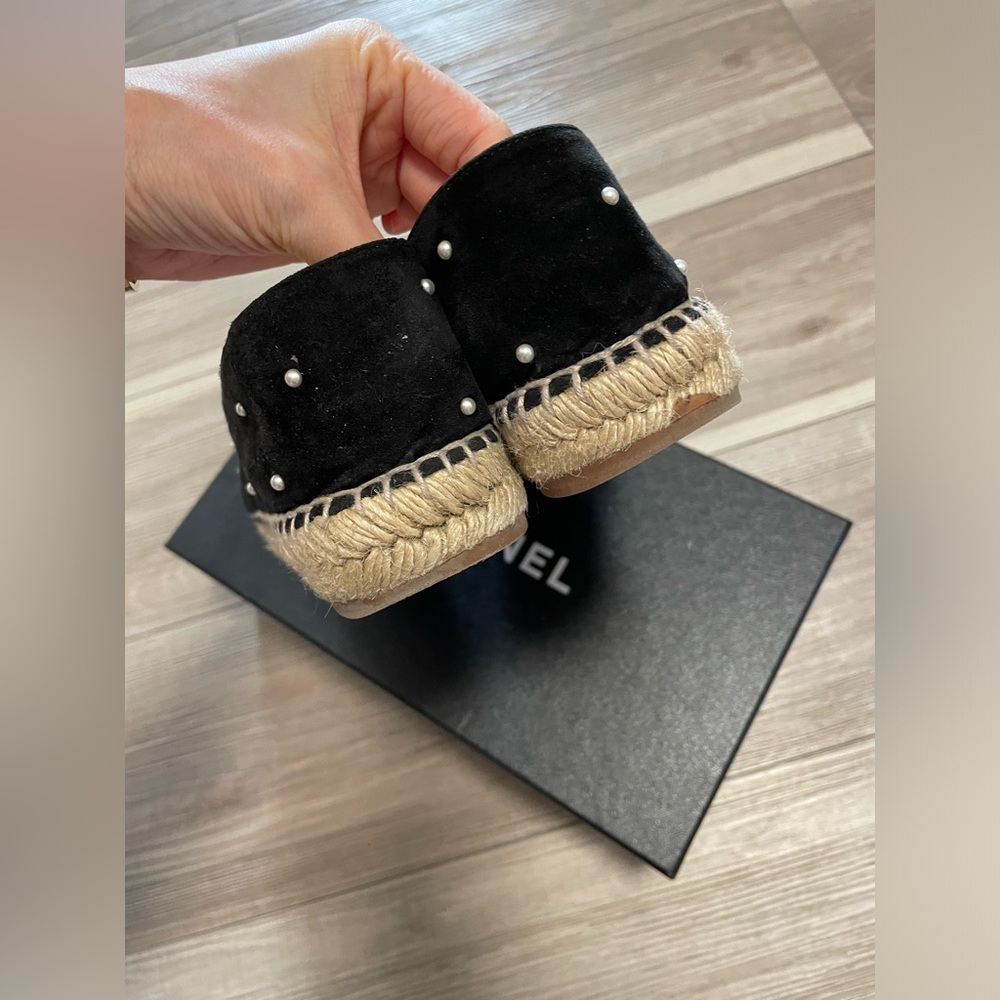 Chanel Espadrilles
Black suede& pearl - Picture 6 of 10